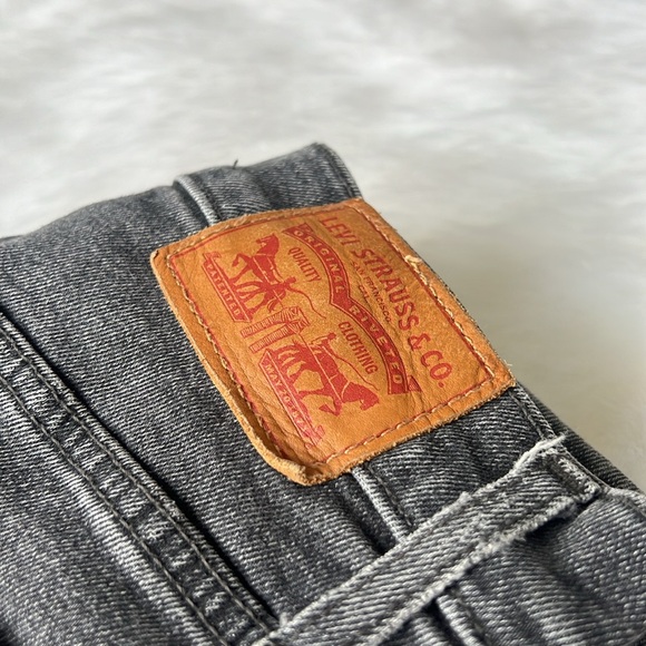 Levi’s wedgie skinny jeans size 24, PERFECT CONDITION!! So flattering!! - Picture 2 of 5